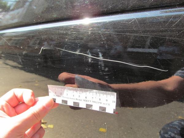 В Минеральных водах вандал изуродовал «Приору»
